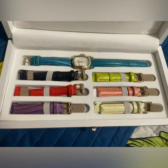 Invicta Women\'s Watch with Colorful Strap Set Limited Edition Invicta Peace and Love Brand New in Box  main image 4